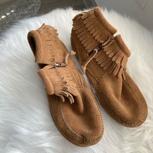 Minnetonka moccasins size 3 girls shoe